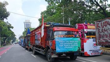 拒绝ODOL法案的示威,Jalan Merdeka Selatan Arah Gambir被数百辆卡车封锁