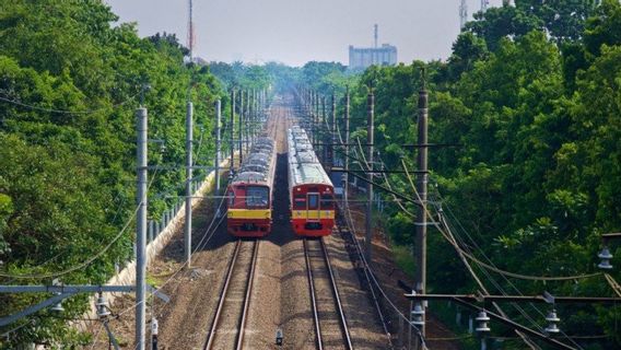 Les Employés Autour De Tanah Abang Se Plaignent Qu’il N’y A Pas De Ligne De Banlieue, L’Agence De Transport Offre Gratuitement Des Bus TransJakarta