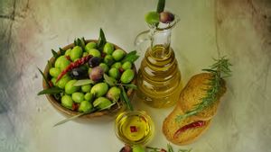 イタリア当局は、地中海式ダイエットが人気が高まっているため、約100万ドルの偽のオリーブオイルを没収しました。