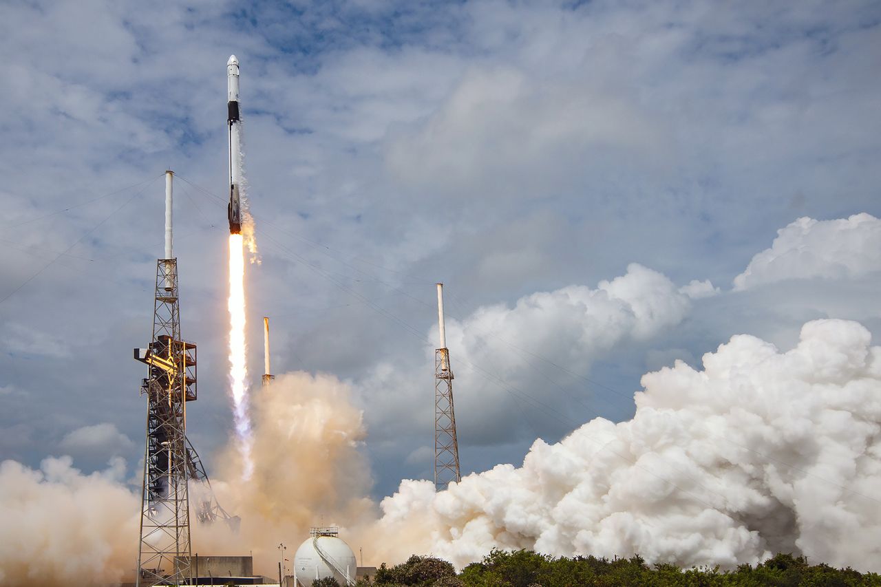 打ち上げ時にマルンフィアがあり、FAAはファルコン9ロケットの飛行を禁止しています