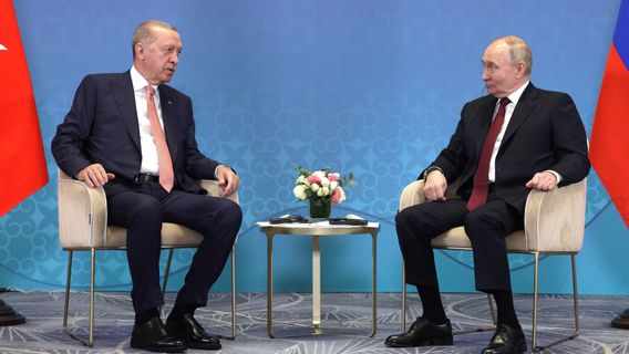 トルコの指導者エルドアンは、アスタナでのプーチン大統領との会談で、ロシア・ウクライナ戦争の終わりのための支援を申し出る