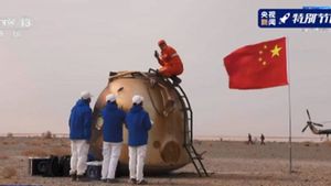 Shenzou-13 dan Tiga Astronot China Kembali ke Bumi Setelah Enam Bulan Mengorbit