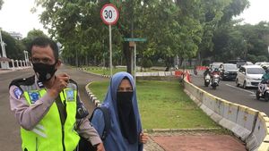 Wanita Bercadar Gunakan FN Five-seveN untuk Todong Paspampres di Depan Istana