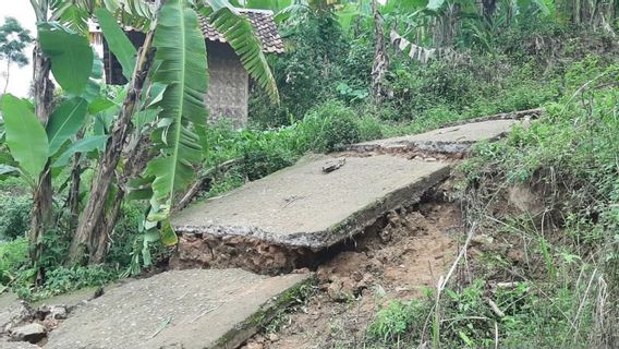 Kamu Warga Bogor? Catat, Ini 10 Kecamatan dengan Potensi Tinggi Tanah Bergerak 