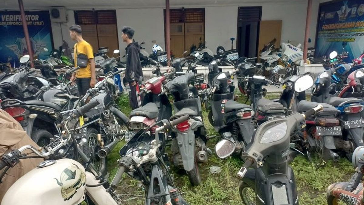トゥルンガグンケナラジアの数十台のブロン排気バイク、警察署に確保