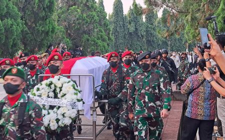 Jenazah Menpan RB Tjahjo Kumolo Tiba di Taman Makam Pahlawan Kalibata