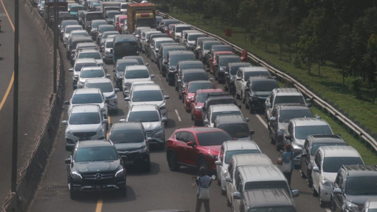 One Way Scheme Used By Bogor Police To Break Congestion
