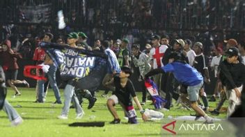 Spectators Entering The Field Are Not Allowed, It Has Been Regulated In PSSI Discipline Code