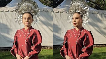 Nyanyi di Istana Merdeka untuk Perayaan HUT RI ke-80, Ini Baju Adat yang Dikenakan Rossa
