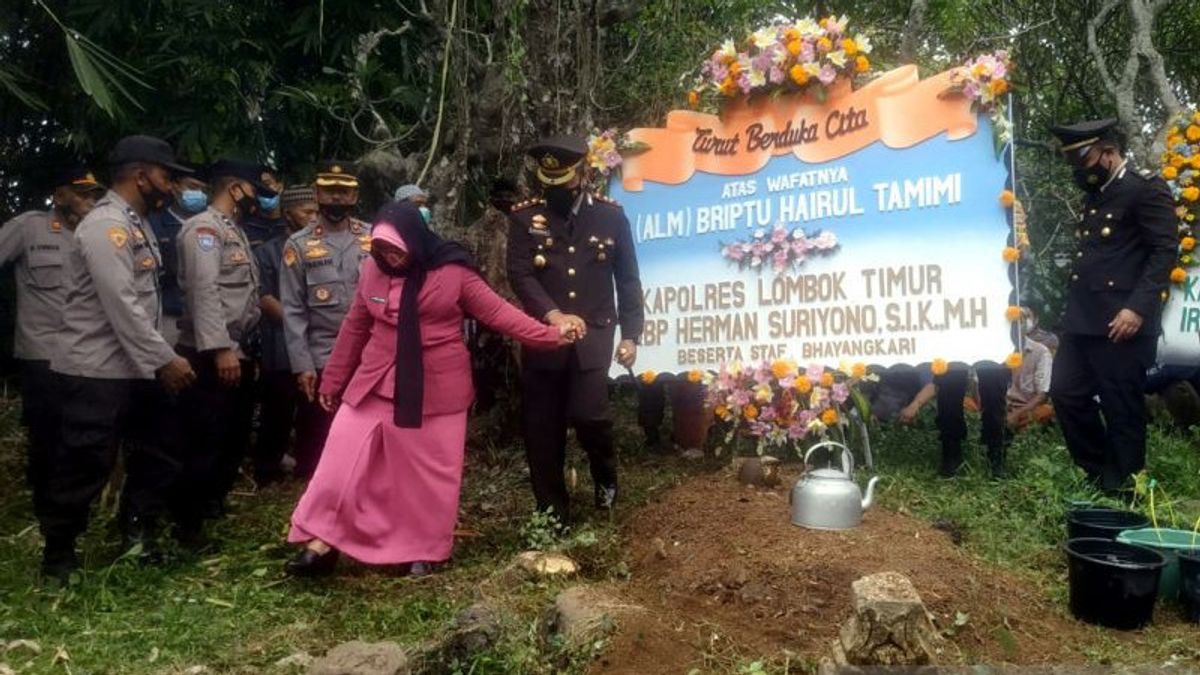 En Utilisant Le Fusil D’assaut SS-V2, La Police De L’est De Lombok Tire à Mort Sur La Poitrine Droite De Son Collègue, Le Motif D’Asmara?