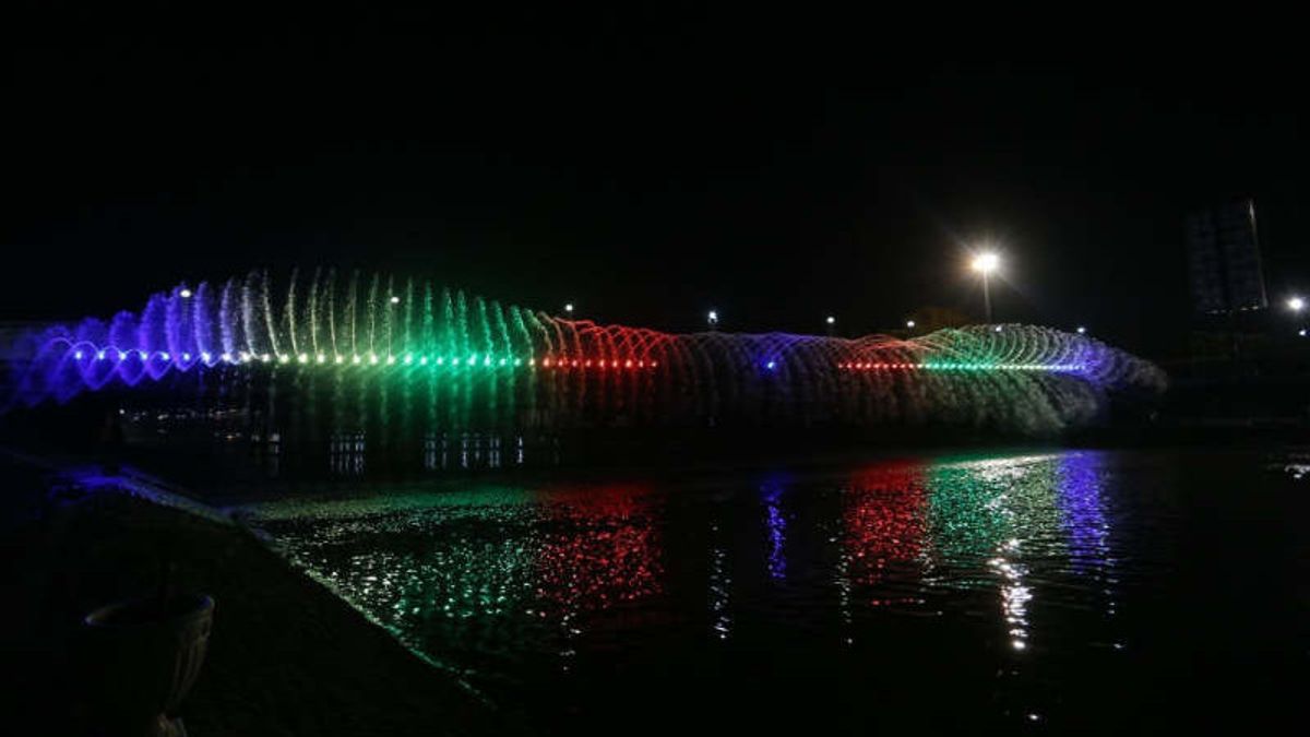 The "Semarang Bridge Fountain" Attraction Is Back On Show