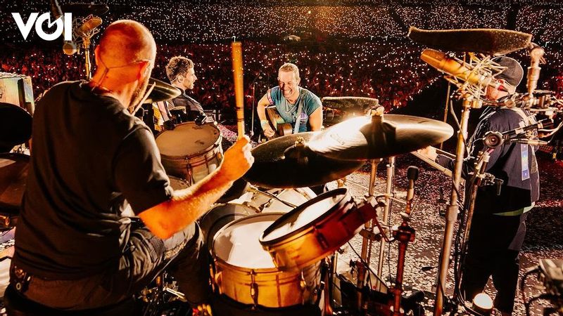 Concert in Rome, Coldplay plays unreleased song
