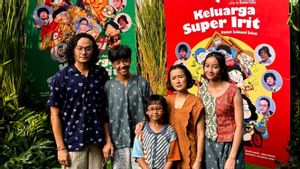 Dwi Sasono Is Happy But Widi Mulia Is Actually Worried When Her Child Joins In Starring In Super Irit Family Film