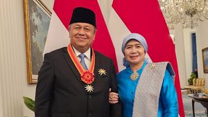 Gubernur BI Perry Warjiyo Terima Tanda Kehormatan Bintang Mahaputera Utama