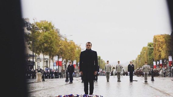 Français Président Rejette L’histoire De L’effacement Par La Démolition D’une Statue Coloniale