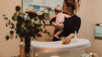 Parents Must Know, Here Are Basic Tips For Bathing Newborn Babies