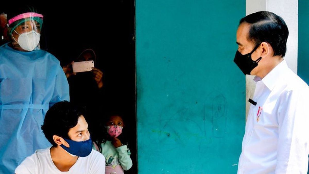Minta Vaksinasi di Jawa Timur Dipercepat, Jokowi: Segera Habiskan Stok Vaksin!