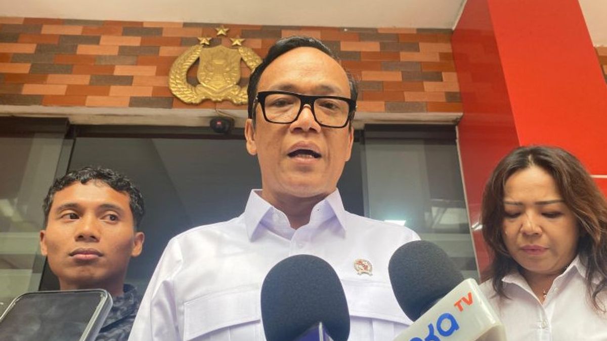 Wamenaker Noel Dampingi Pemeriksaan Buruh Korban PHK di Polres Metro Jaksel