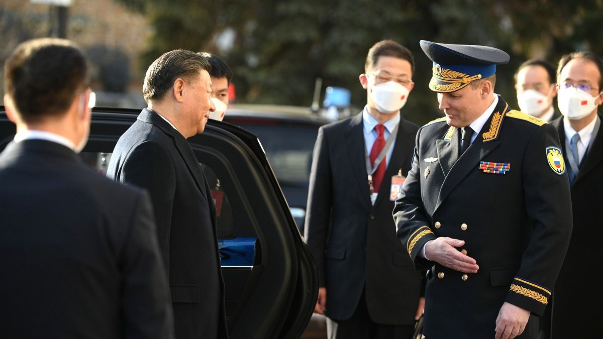 在今天与普京总统正式会晤之前，习近平：发展中俄关系是战略选择