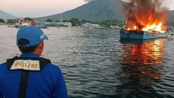 حريق KM Maranatha 04 في مضيق ليمبه يشتبه أنه بسبب كسر