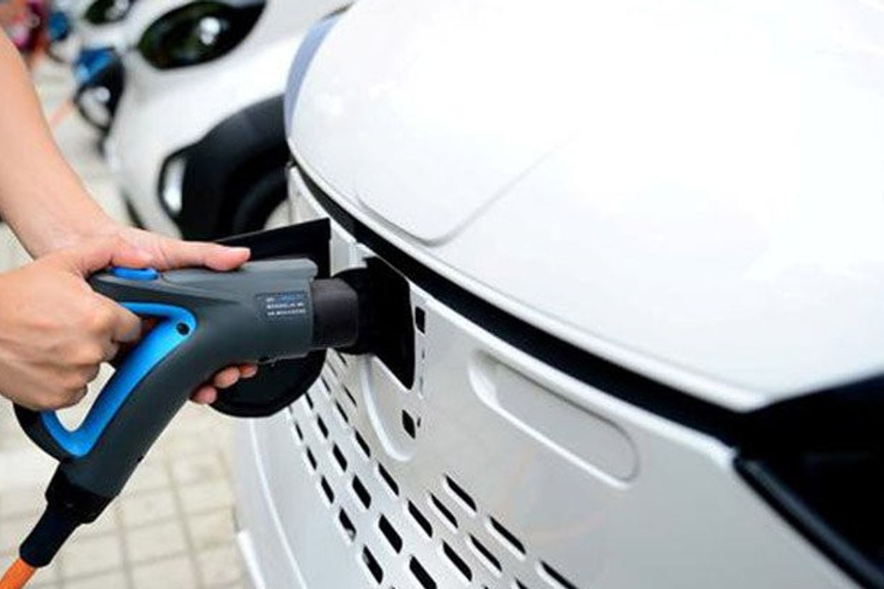 エネルギーオブザーバーは、インドネシアでの電気自動車の採用率が低い原因を説明します
