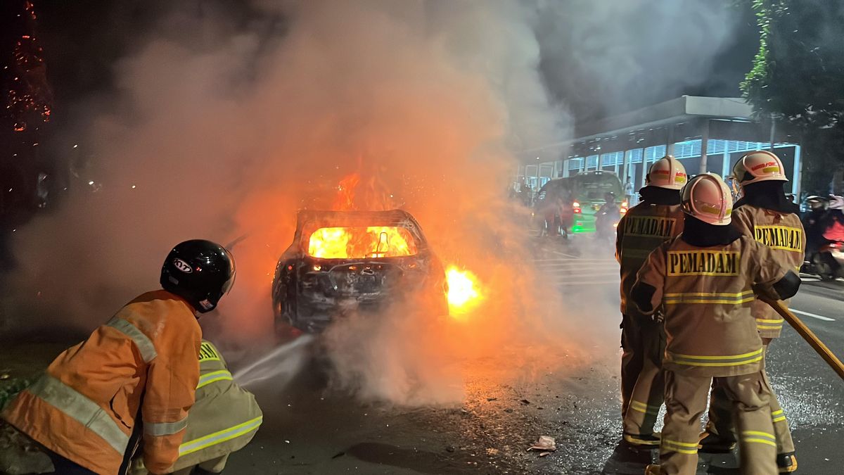 Honda HRV brûlé dans le village de Jakbar