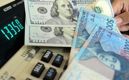 Rupiah Rabu Jelang Siang Masih Loyo di Hadapan Dolar AS