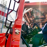 Menko Airlangga Blusukan ke Industri Belarus, RI Cari Traktor hingga Dump Truck untuk Perkuat Pangan dan Tambang
