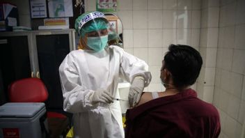 北雅加达地铁警方指派8人接种COVID-19疫苗