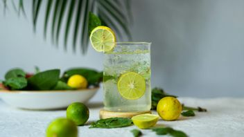 Manfaat Minum Air Jeruk Nipis Hangat Sebelum Tidur Malam