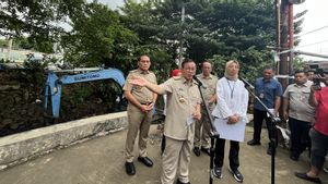 Keruk Aliran Kali Ciliwung di Tanah Abang, Pramono Pastikan Tak Ada Penggusuran 