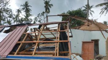 バンカはケンジャン風に襲われ、何百もの家屋が被害を受けた 