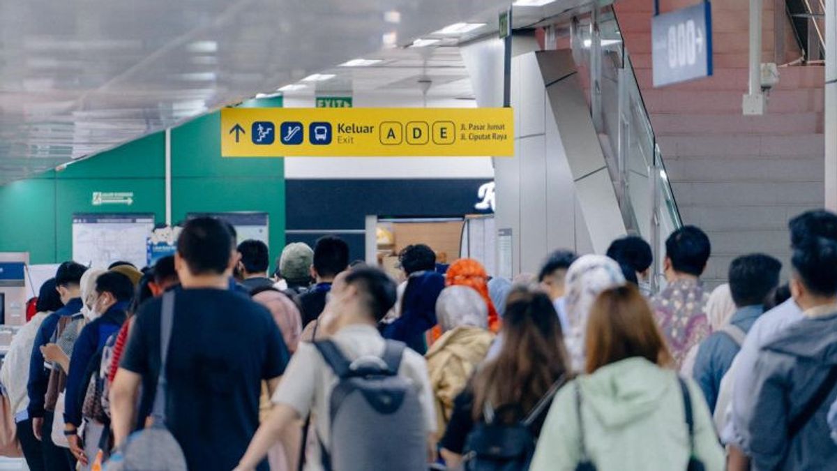 Passagers troublés, MRT Jakarta Stop Sport Pound Fit à la gare