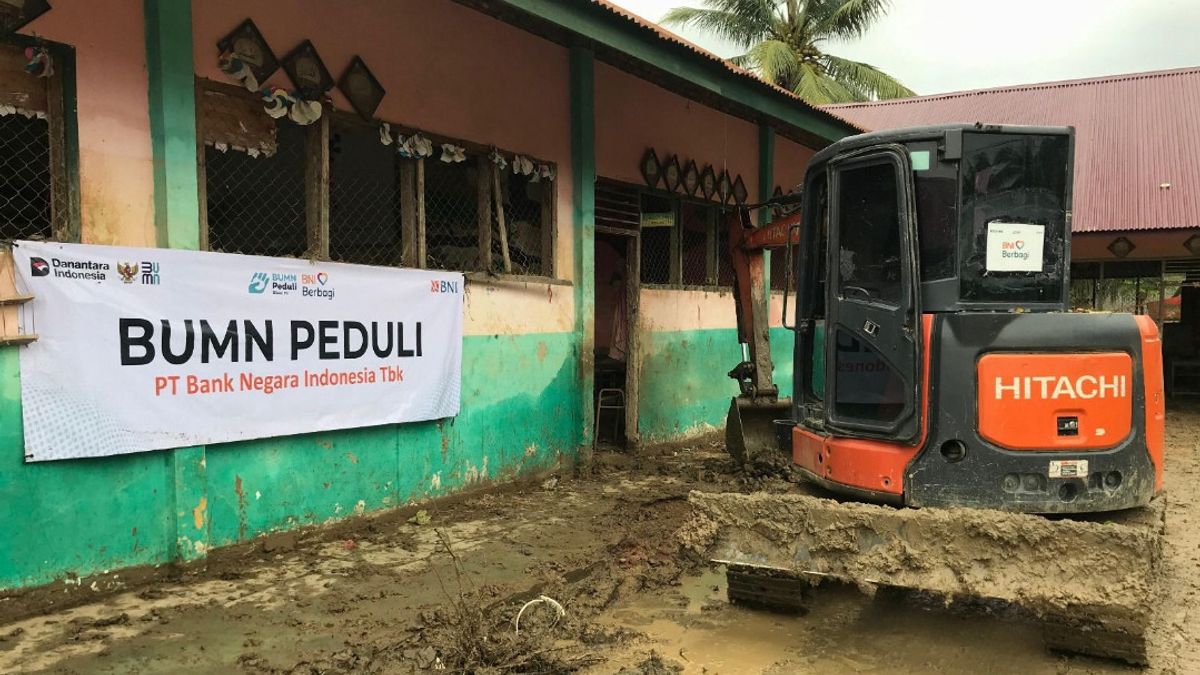 BNI Cleans Flood-Affected Schools in North Aceh, Supports Post-disaster Education Recovery