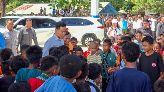 副总统吉布兰检查了Kaniti Kupang SDI的新大楼