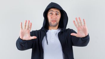 Sering Tak Dikenali, Ini 6 Tanda Seseorang Merasa Terlalu Minder