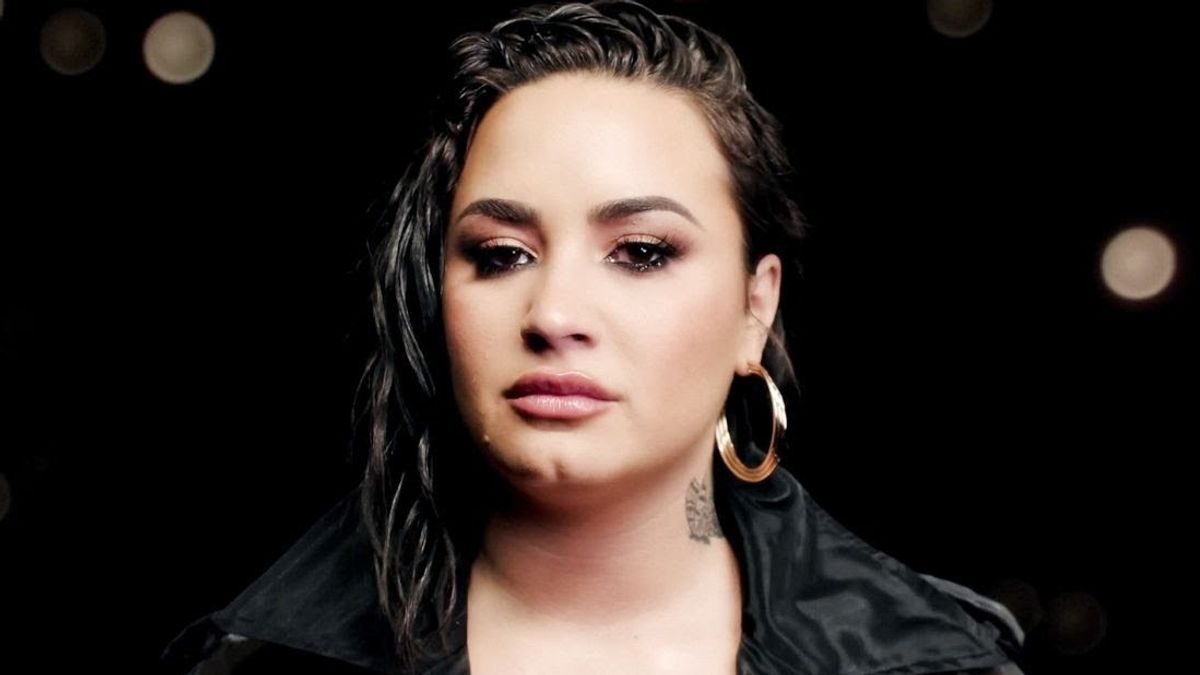 黛咪·洛瓦托（Demi Lovato）在新歌中批评特朗普，不在乎他的职业是否被毁