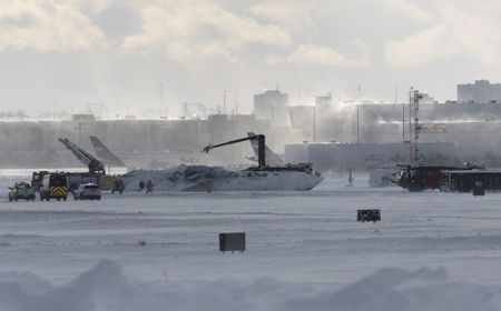 Penyelidik Kirim Kotak Hitam Pesawat Delta Air Lines yang Terbalik saat Mendarat di Toronto