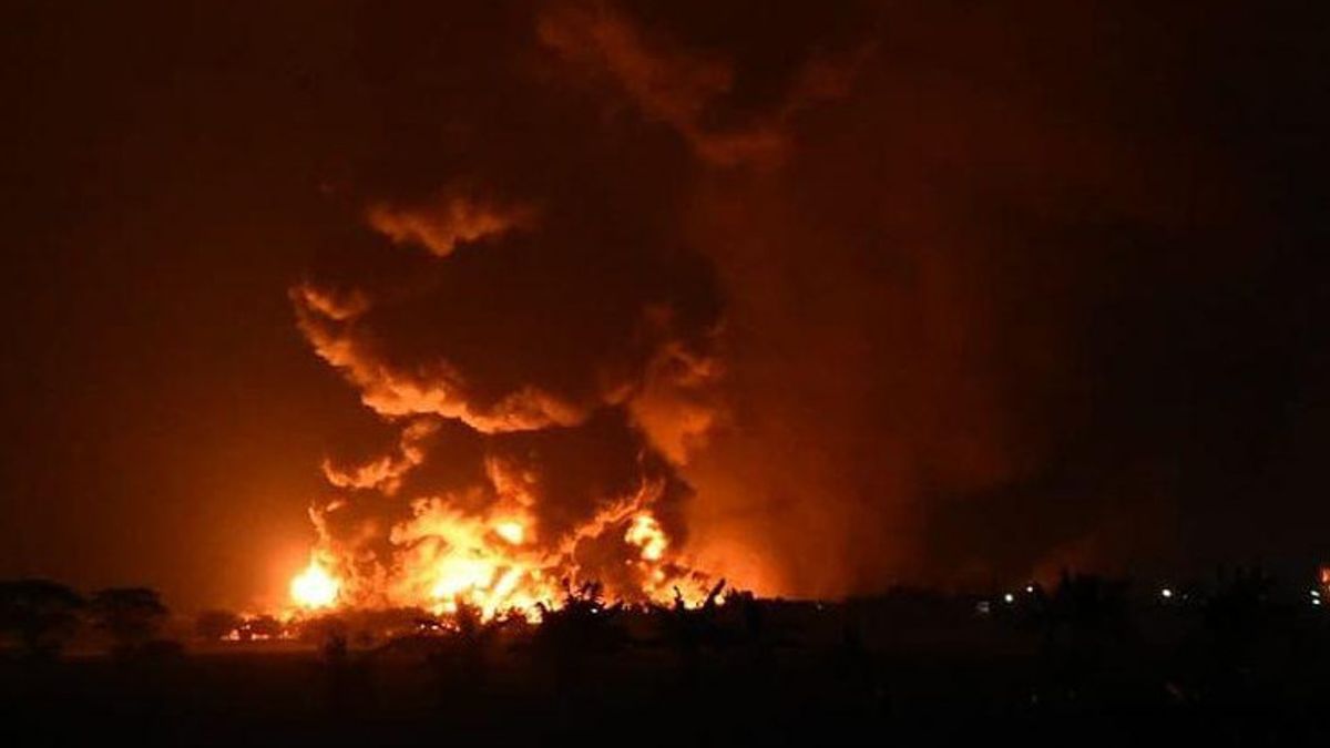3 أشخاص مفقودين بسبب حريق مصنع نفط بيرتامينا في بالونجان