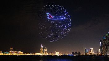 800架无人机将跳跃装饰新年假日之夜