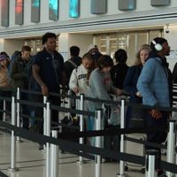 Otoritas New York Larang Petugas Bea Cukai Gunakan Masker