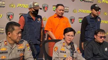 جاكرتا - اعترف تاجر الدراجات النارية بأن شركة Pinjol لديها أموال الشركة من أجل سداد ديون Pinjol على 25 تطبيقا