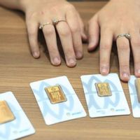 Harga Emas Antam Anjlok ke Rp2,76 Juta per Gram