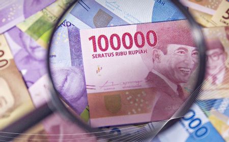 Rupiah Kamis Ditutup Melemah Tipis 0,15 Persen ke Level Rp13.694 per Dolar AS