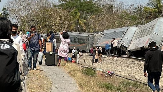 Argo Semeru Train Drops In Wates, A Series Overturned Outside The Rails