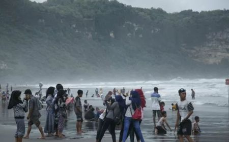 Pemprov DIY Bakal Wajibkan Life Jacket Bagi Wisatawan yang Berenang di Pantai