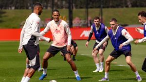 Pesaing Liverpool Agresif Buru Pemain, Slot Puas dengan Skuad