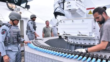 巴淡岛Bakamla RI在巴淡岛进行了30毫米大炮武器的功能测试
