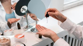 4 The Most Wanted Trends Of Beauty Products In 2025 To Have Glowing Skin