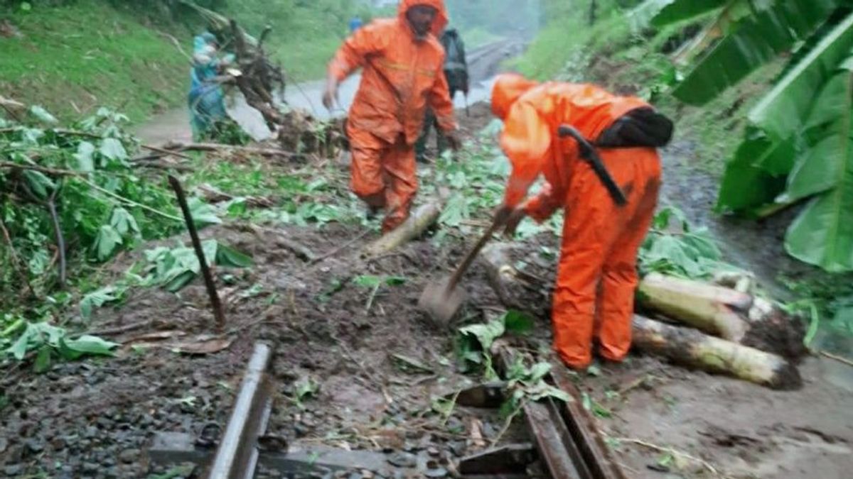 Hujan Deras Picu Genangan, Sejumlah Perjalanan KA di Purwakarta Terganggu